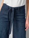 Jeans mit Bindegürtel thumbnail 7