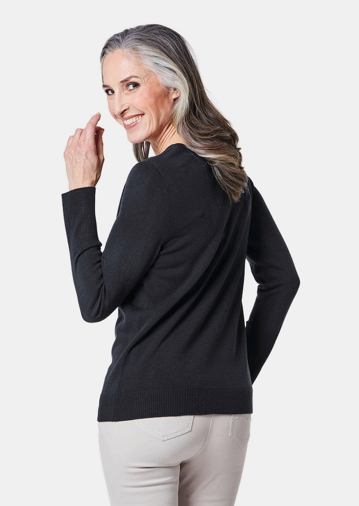 Unkomplizierter Pullover mit V-Ausschnitt