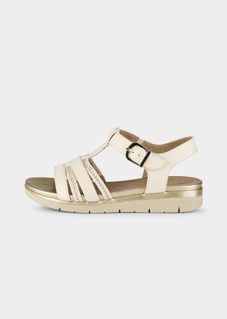 Sandales avec talon compensé