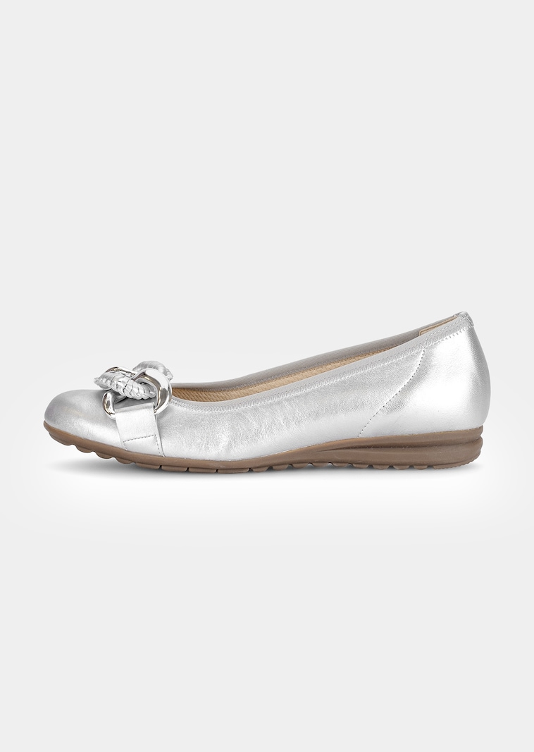 Ballerina's van leer met sierketting