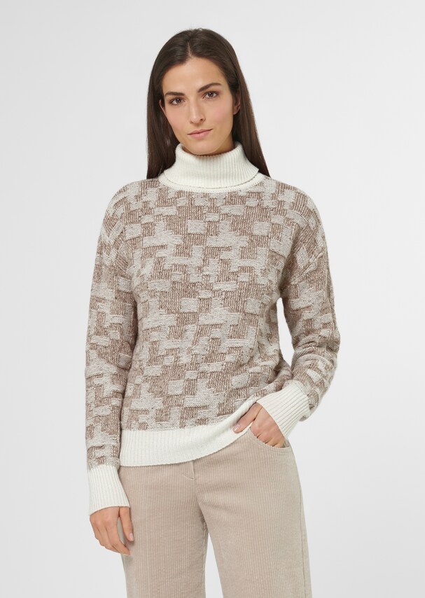 Turtleneck jumper with two-tone pattern