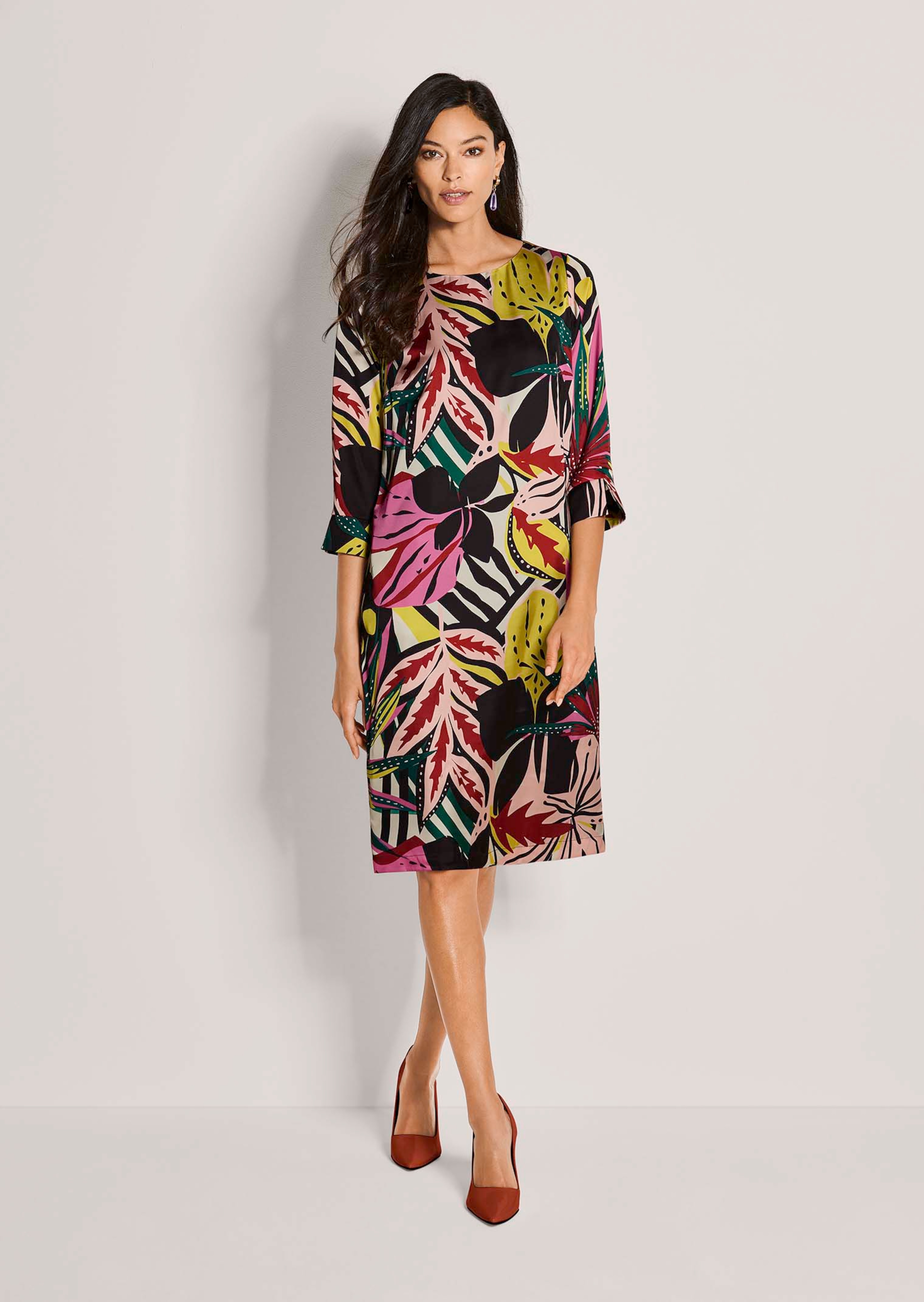 H-line dress with floral print and 3/4-length sleeves