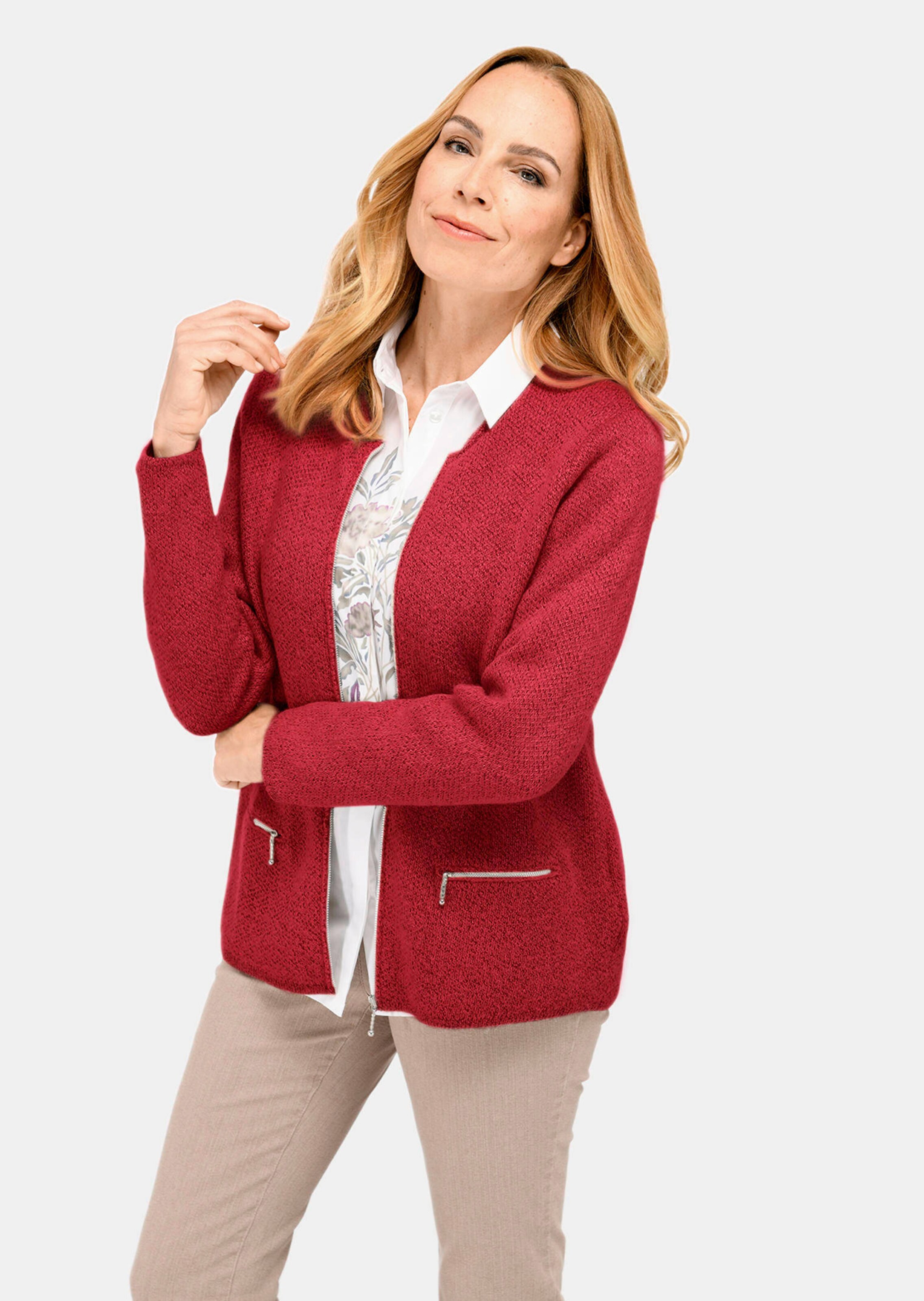 Aparte Strickjacke mit klassischen Details
