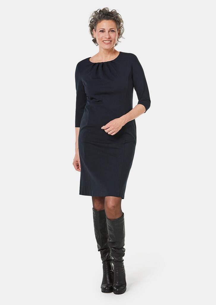 Knitterarmes Jerseykleid in purer Optik