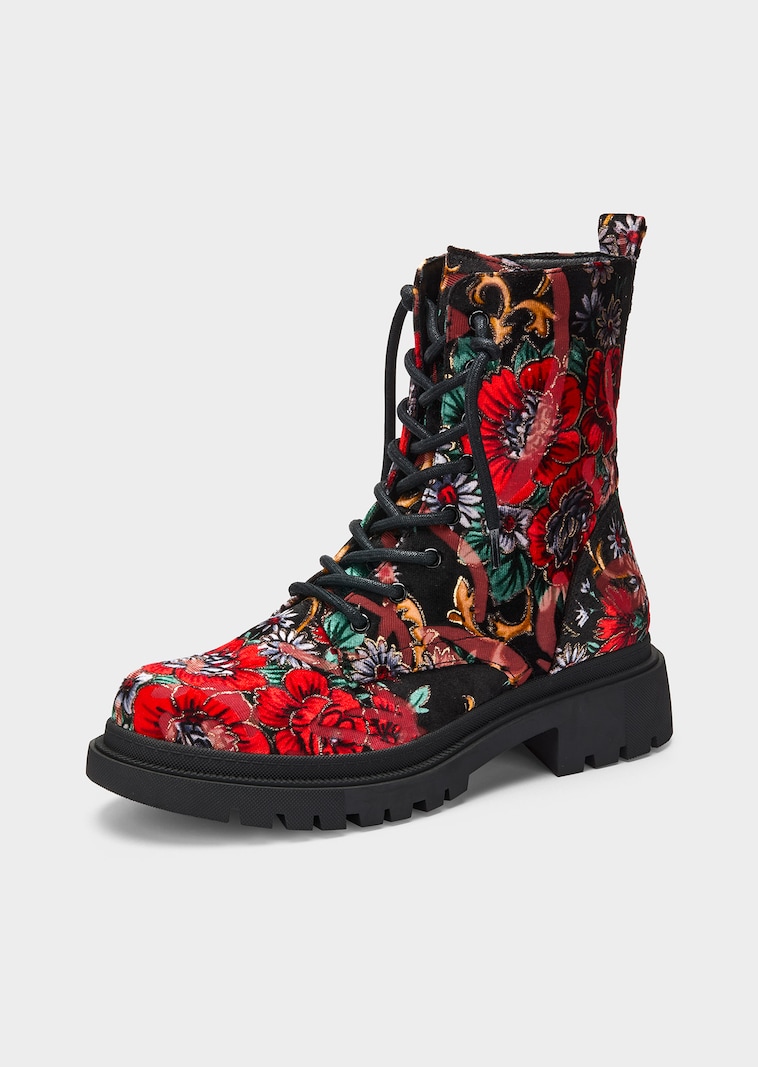 Schnürboot mit Profilsohle und floralem Muster
