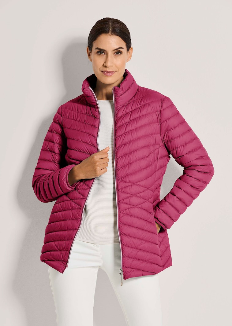 Daunenjacke mit Stehkragen