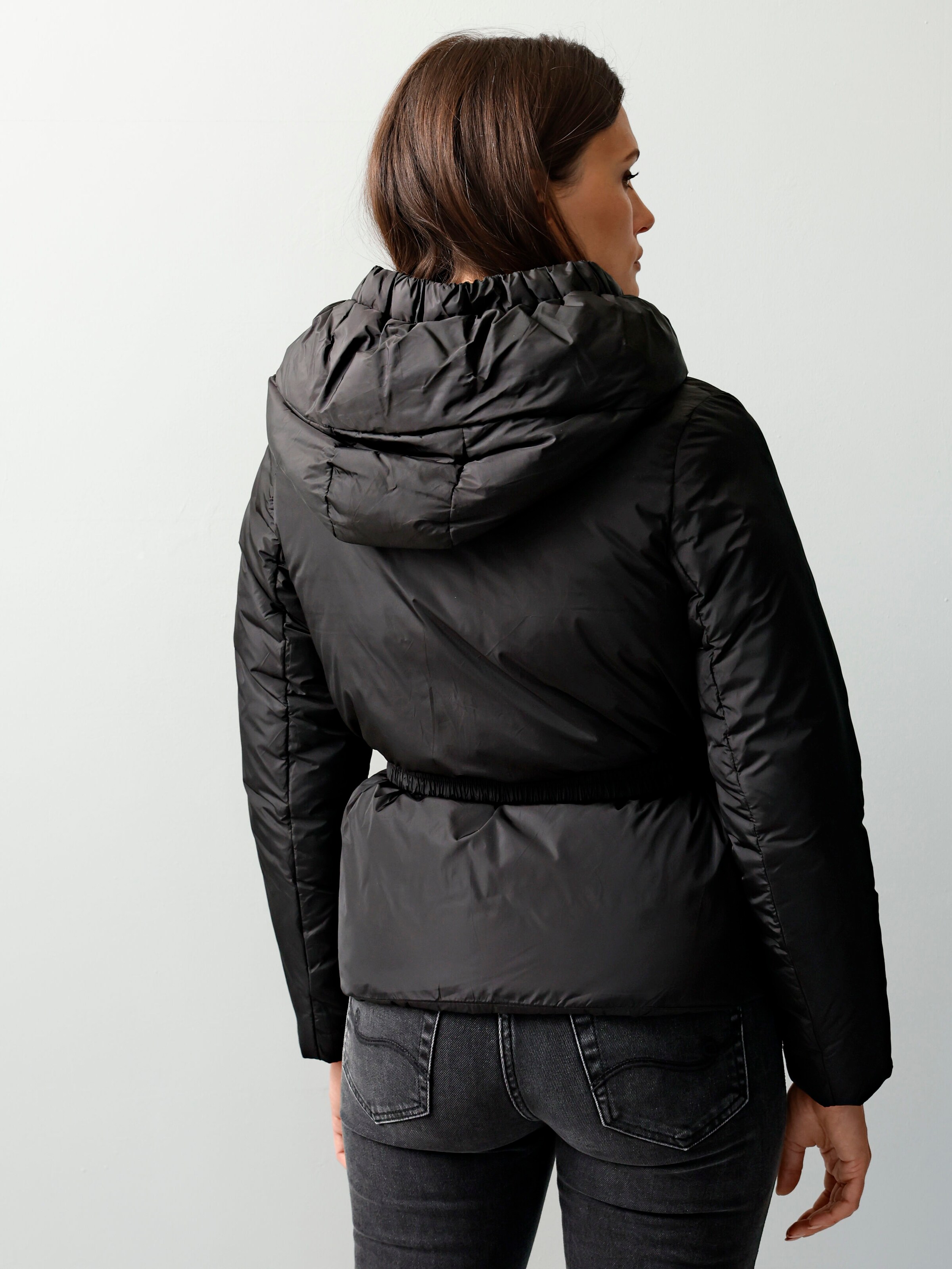 Steppjacke mit abnehmbarer Bauchtasche 2