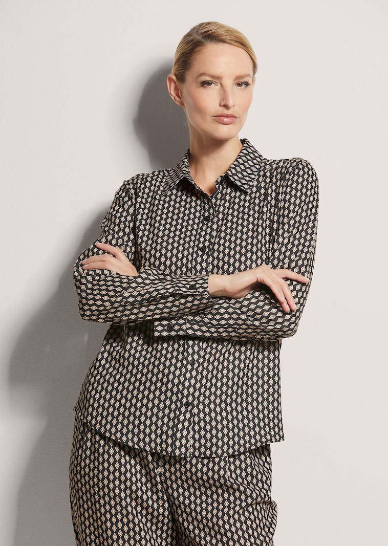 Elegante Hemdbluse mit Kragen und Knopfleiste