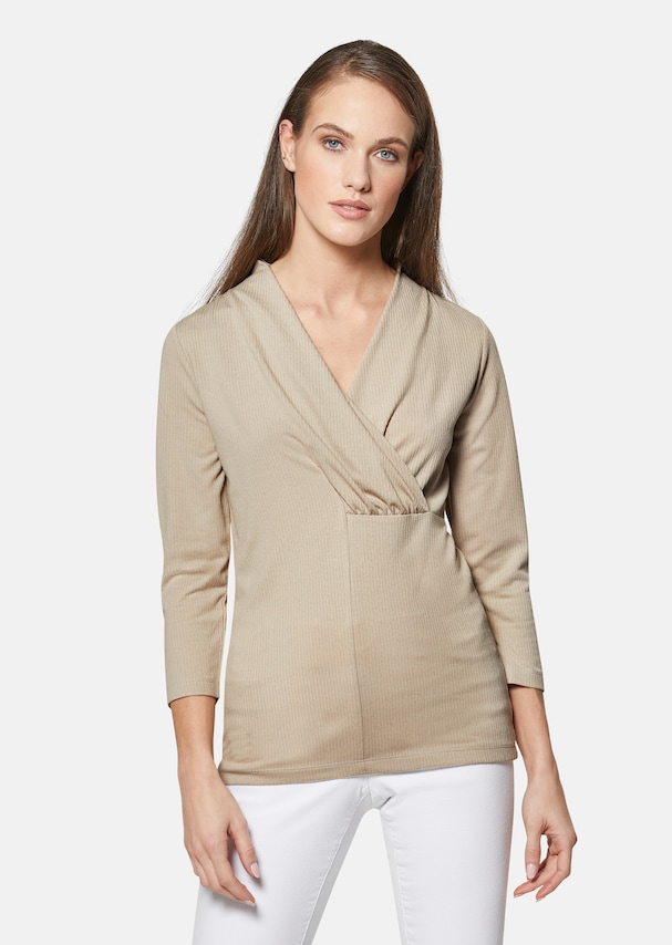 Shirt with 3/4-length sleeves and fashionable gathering