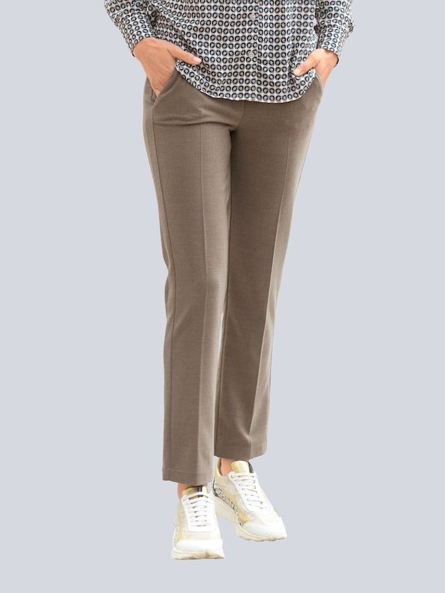 Hose in modischer Schlupfform