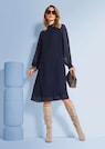 Kurzes Plissee-Kleid mit Stehkragen thumbnail 7