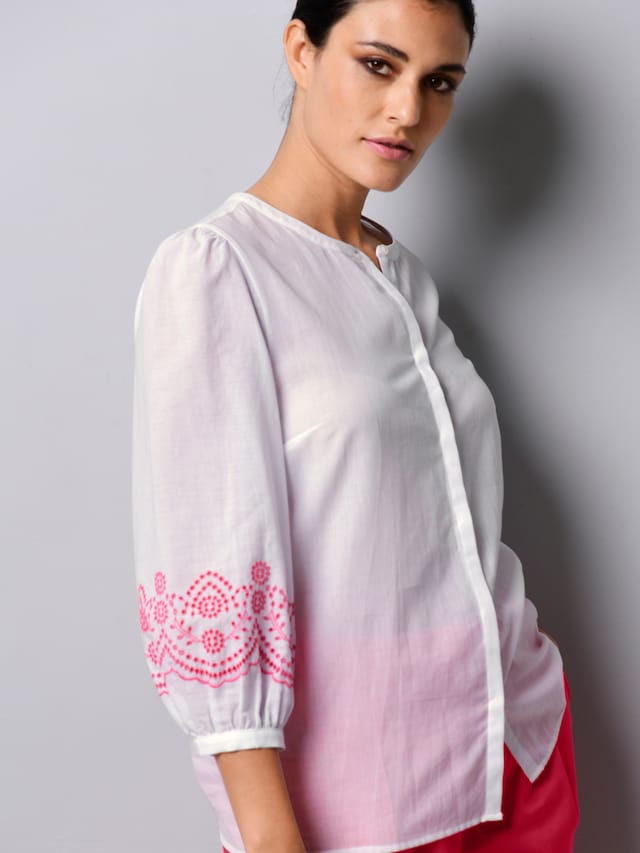 Bluse mit Stickerei am Ärmel 4