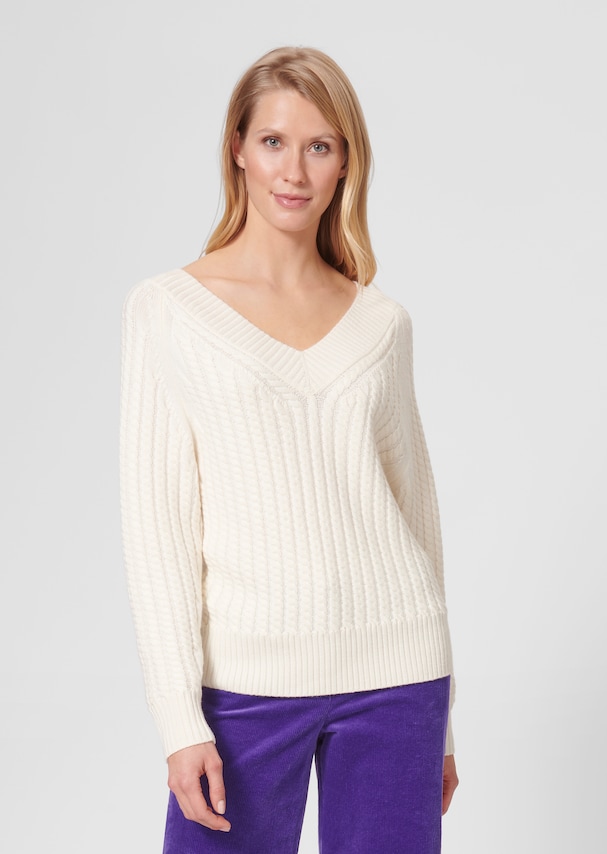 V-neck cable-knit jumper