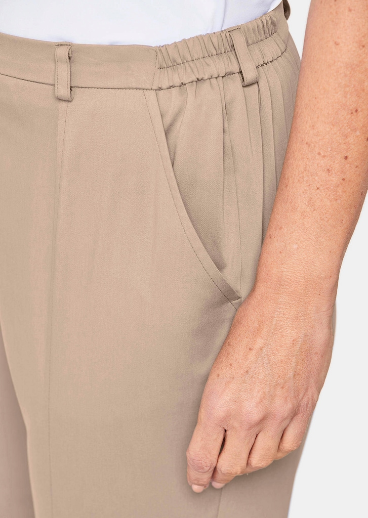 Sportive Hose Anna aus trageangenehmen Satin