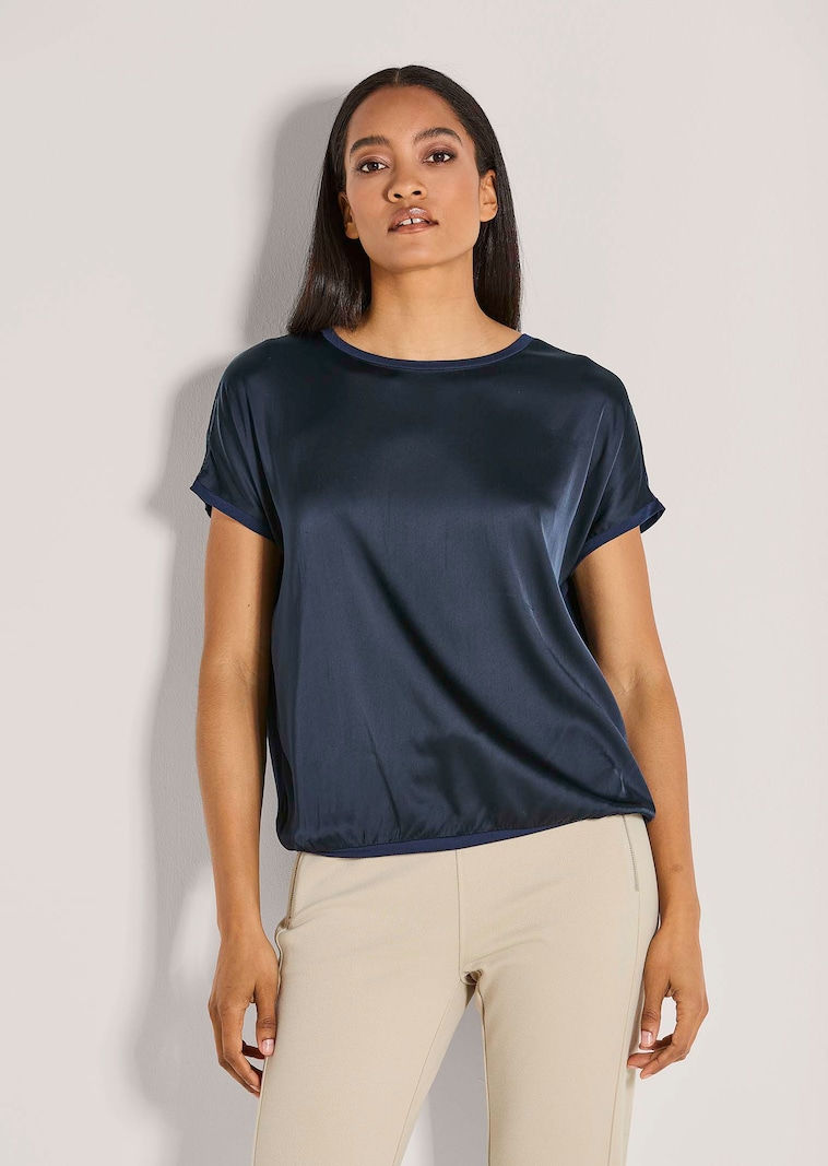 Rundhals-Shirt im Material-Mix