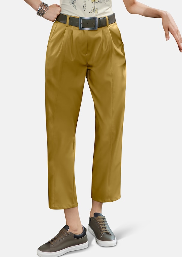 Cropped trousers made from soft faux leather