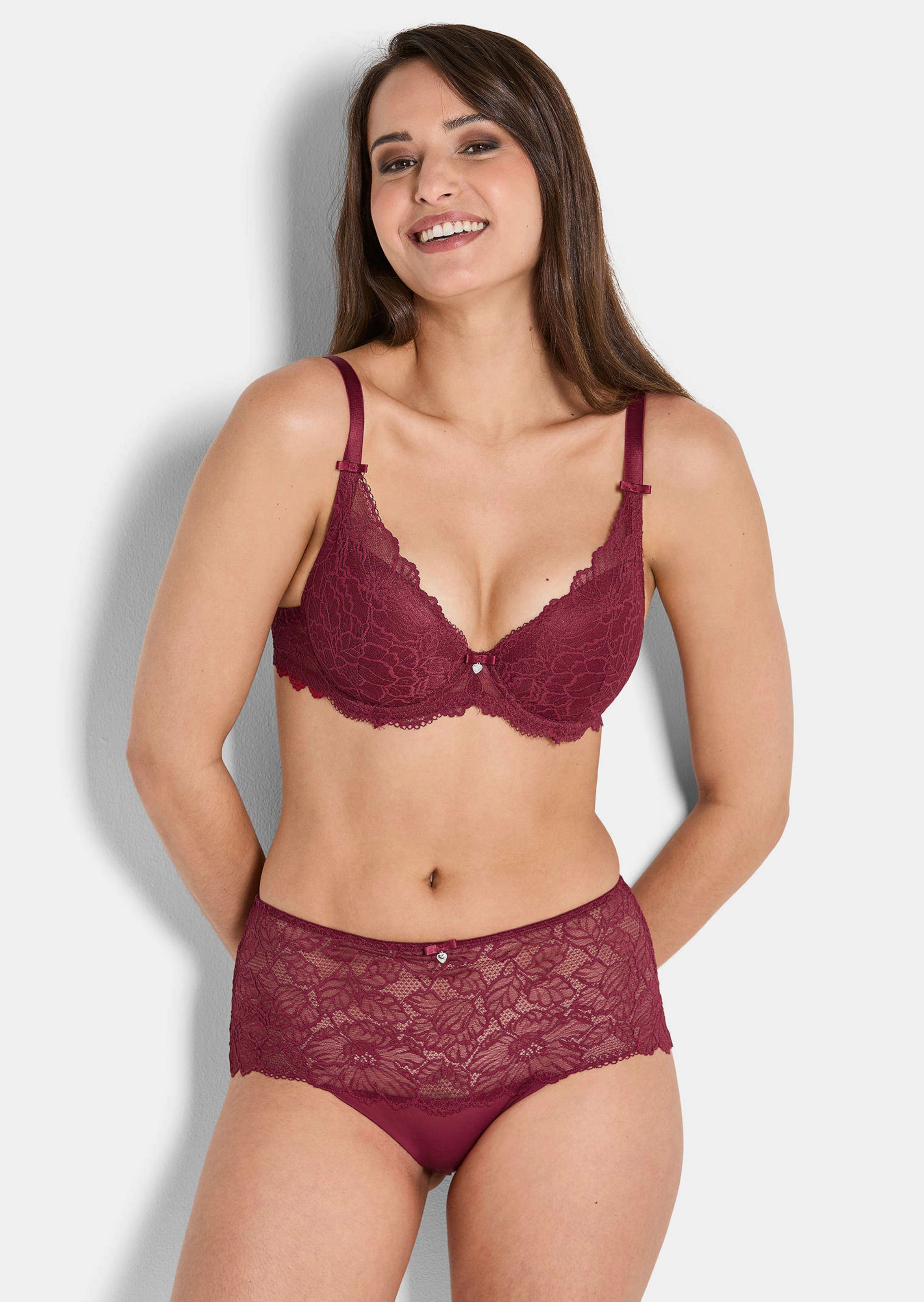 Soutien-gorge à armatures pendentif en forme de cœur et dentelle