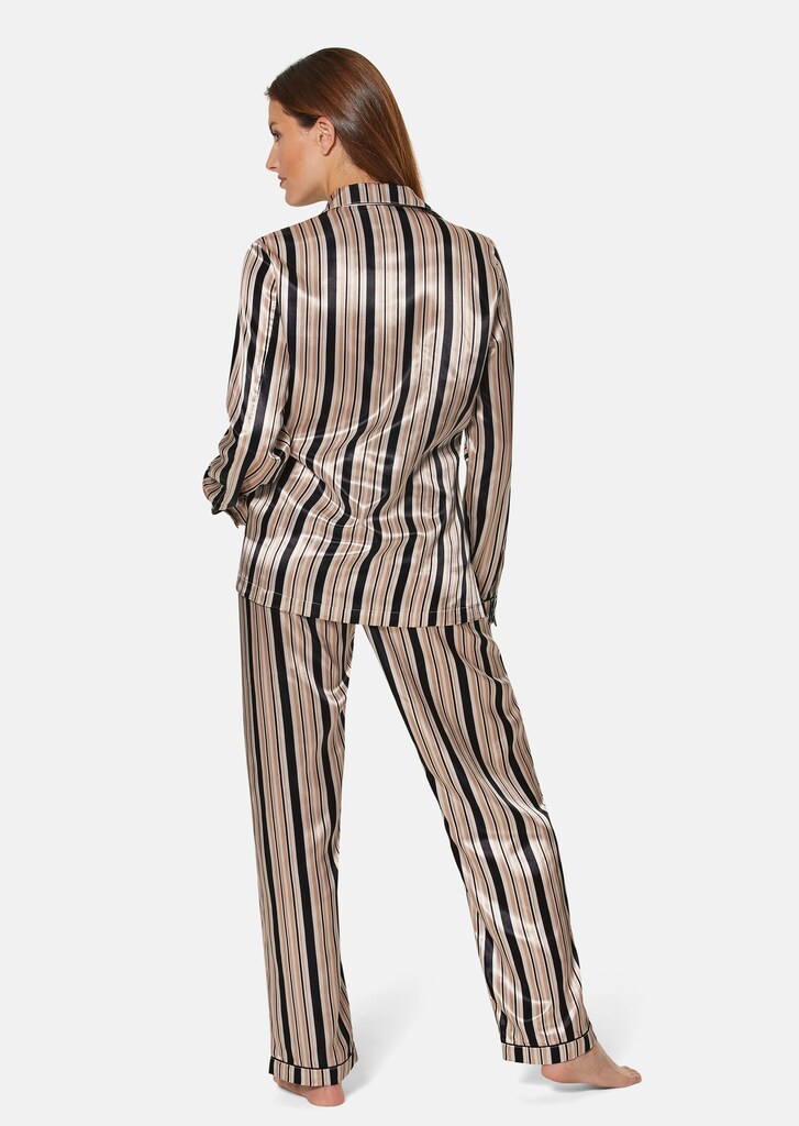 Pyjamas in an elegant striped design 2