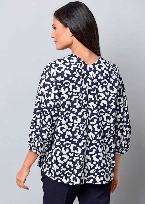 Bluse mit modischem Animal - und Blusendessin 2