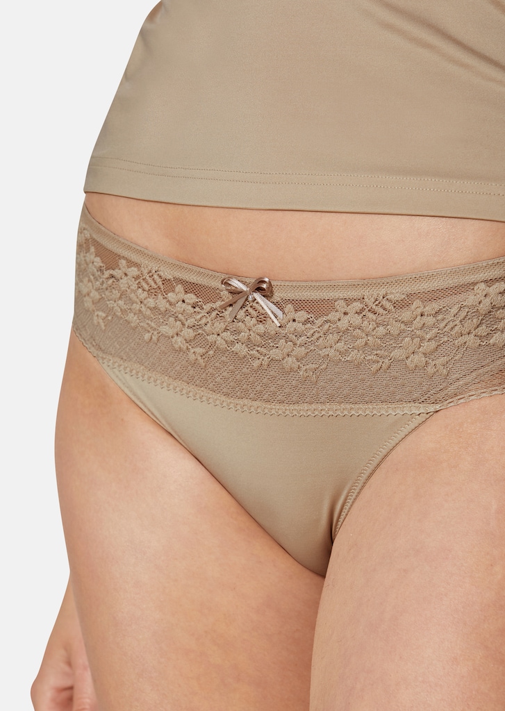 Classic briefs with elegant lace 4