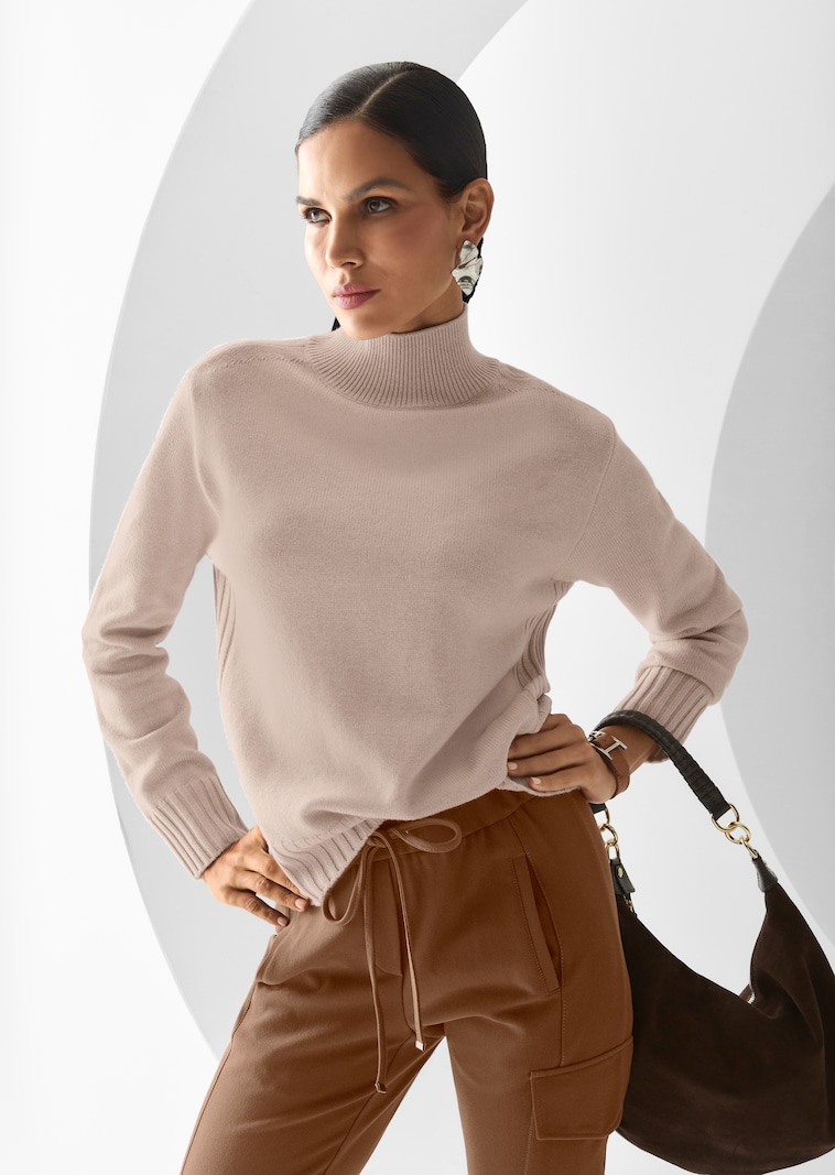 Stehkragen-Pullover in edler Melange