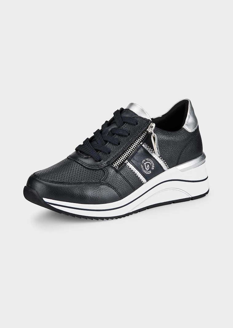 Sneaker mit dämpfender Laufsohle