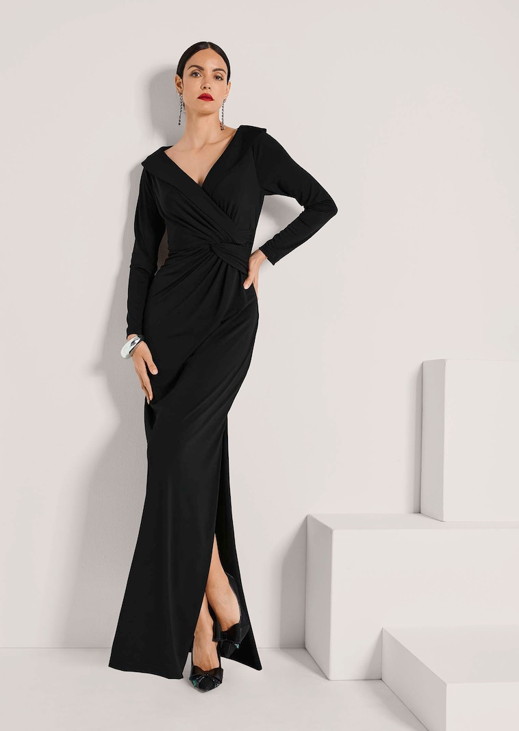 Floor-length evening dress with long sleeves in black | MADELEINE Fashion Floor-length evening dress with long sleeves in black | MADELEINE Fashion