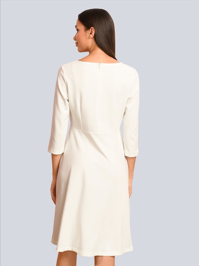 Kleid mit ausgestelltem Rock 2