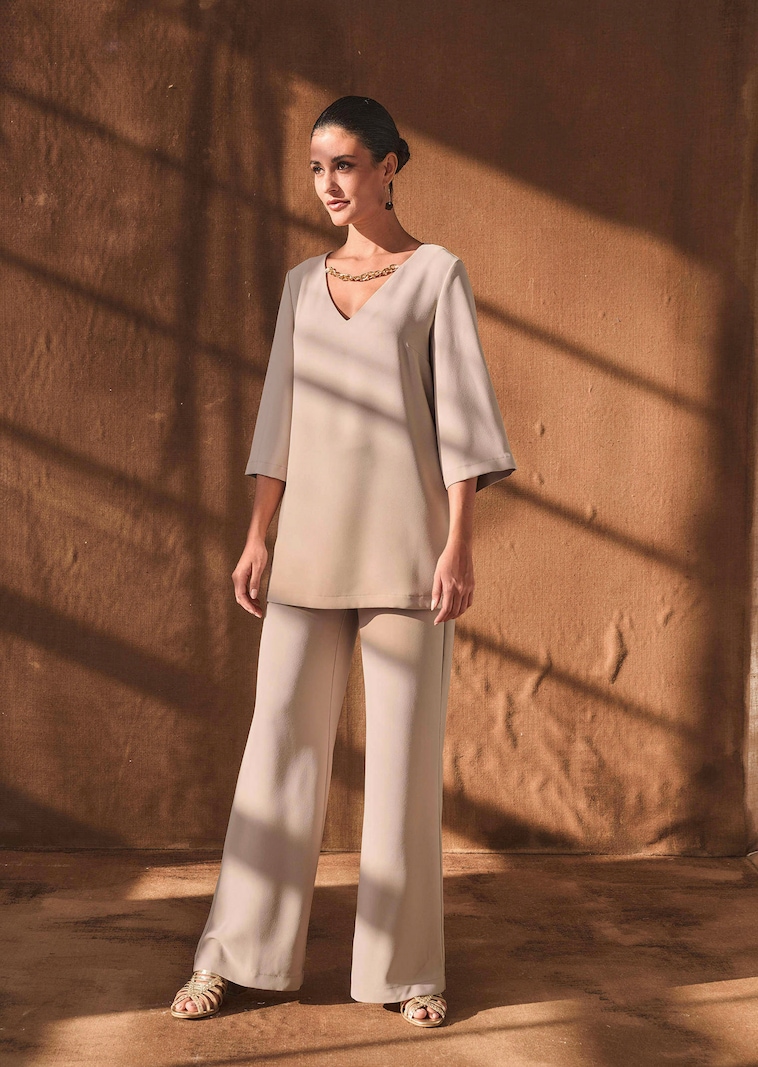 Tunika mit Kettendetail am Ausschnitt