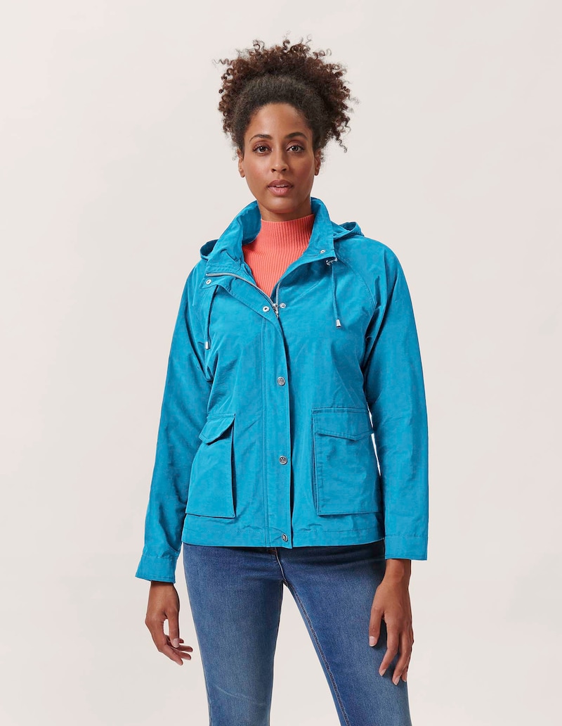 Sportive Jacke mit abnehmbarer Kapuze