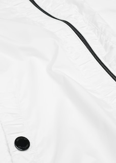 Jacke mit liebevollen Raffungen und versteckter Kapuze thumbnail 8