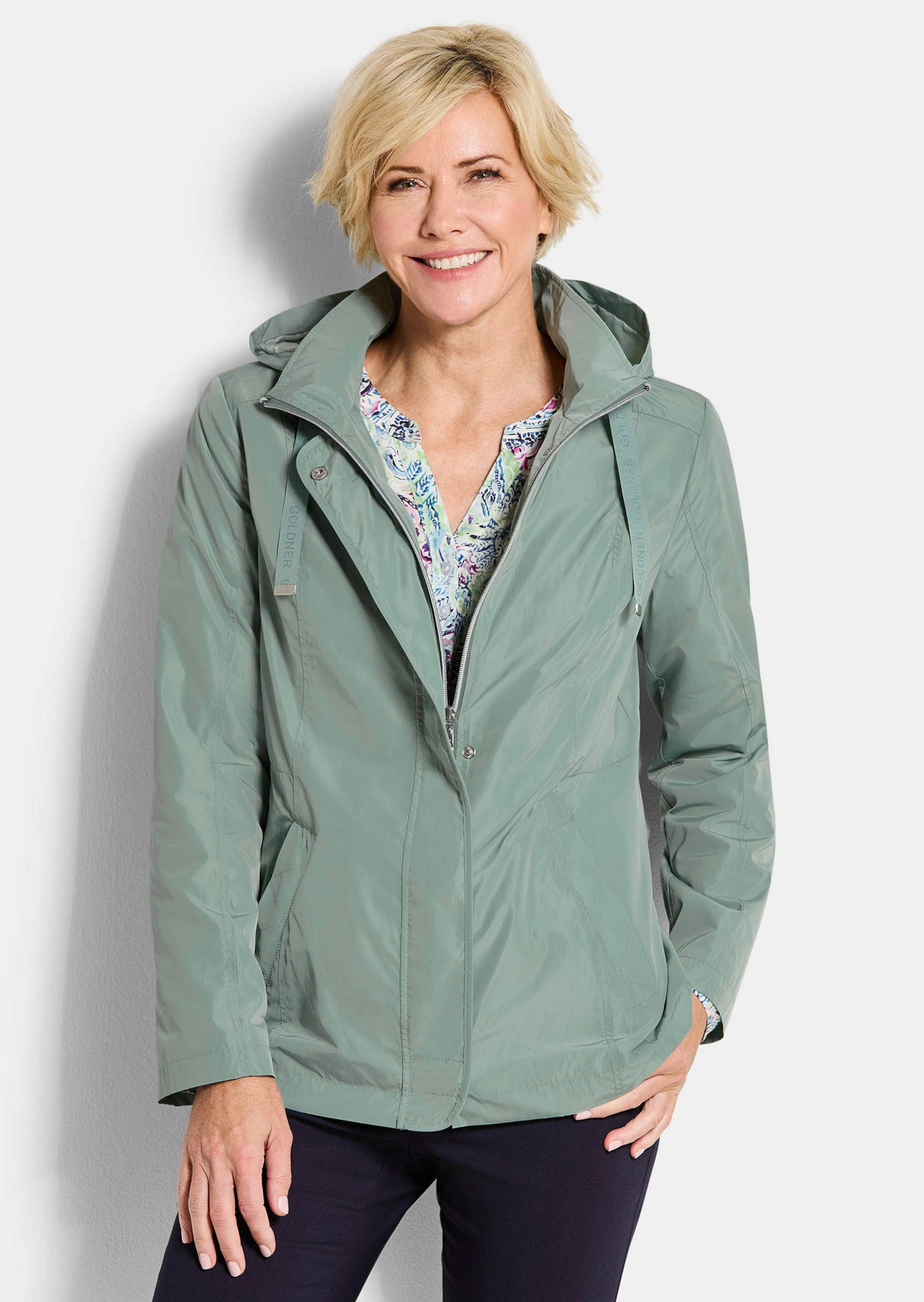 Jacke mit abnehmbarer Kapuze