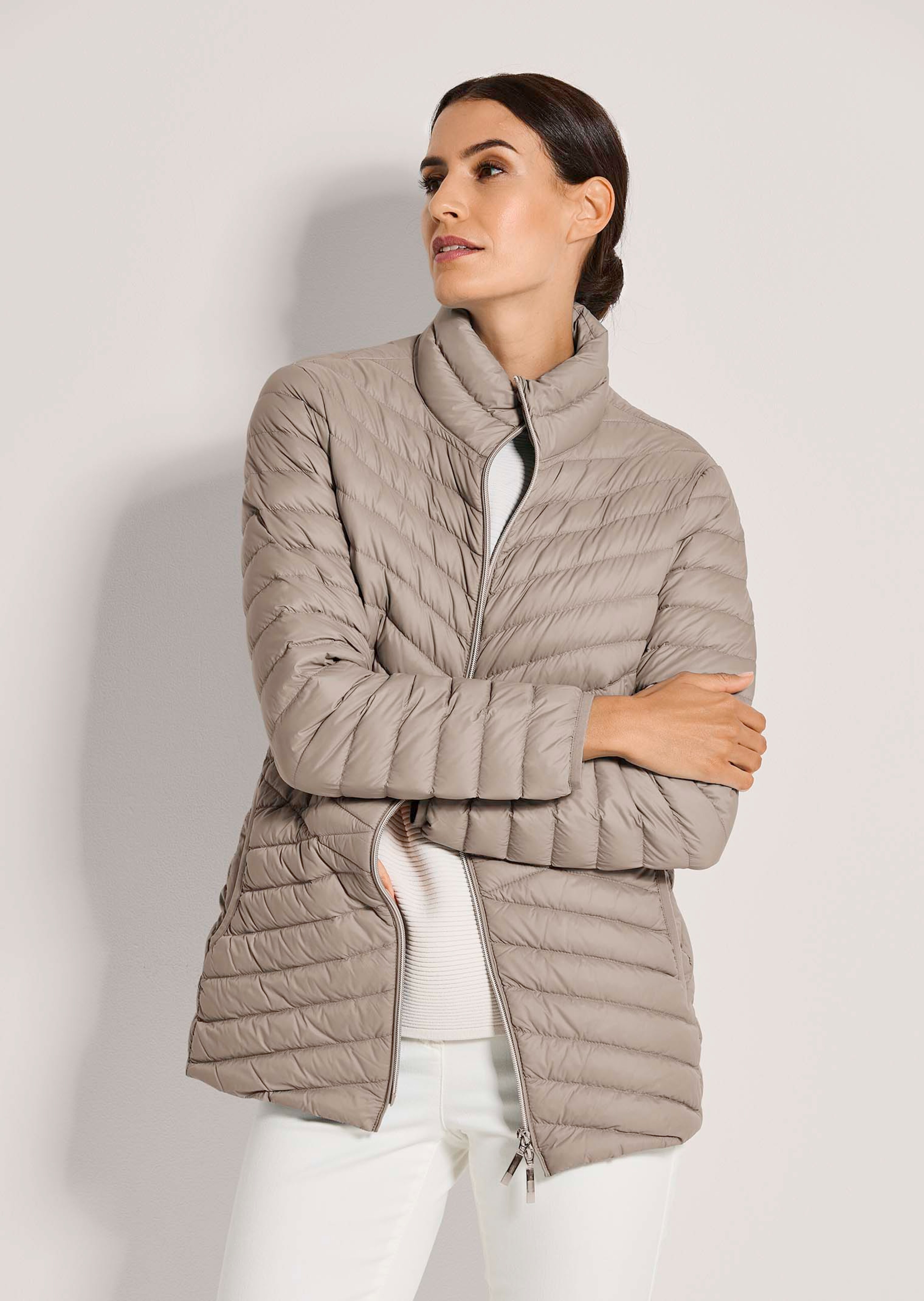 Daunenjacke mit Stehkragen