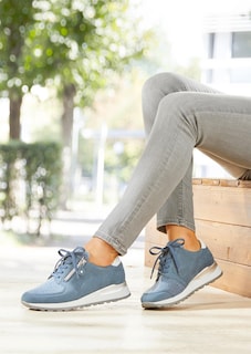 Ilmastoidulla ulkopohjalla varustetut tennarit thumbnail 3