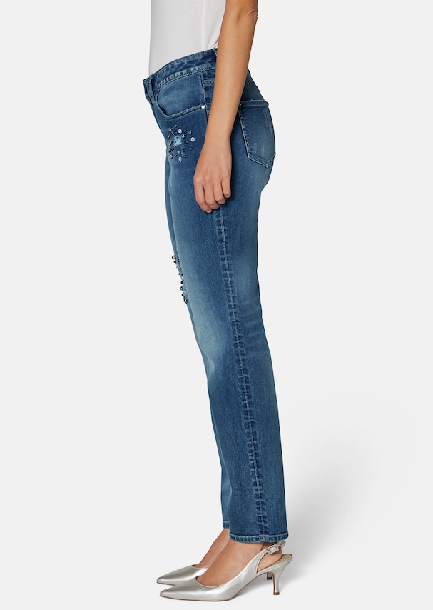 Boyfriend jeans with shiny accents 3