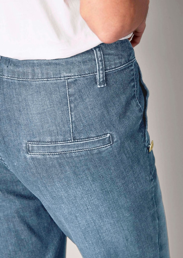 Jeans mit Goldknopf 4
