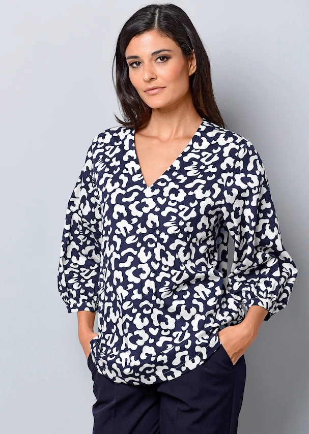 Bluse mit modischem Animal - und Blusendessin