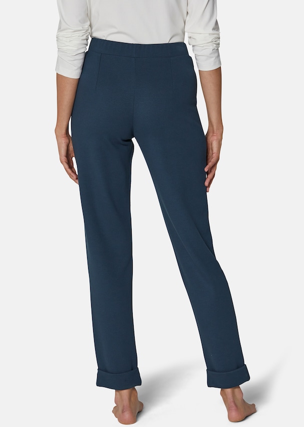 Slim-fit trousers with an elegant texture 2
