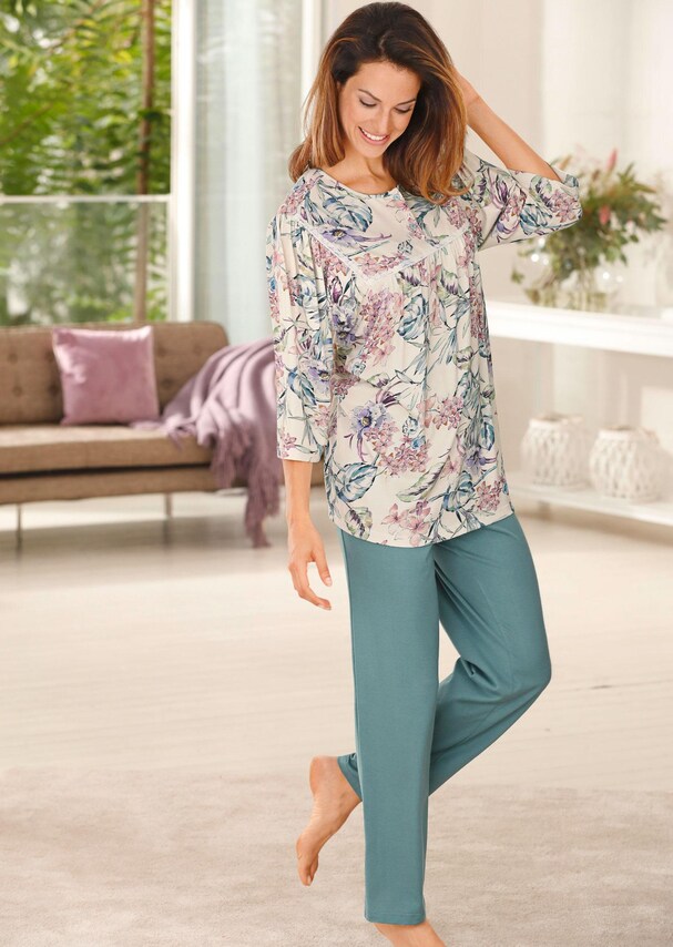 Pyjama mit 3/4-Arm, Knopfleiste und floralem Dessin