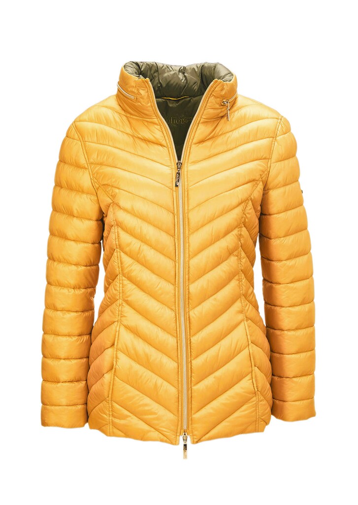 Steppjacke in figurschmeichelnder Optik