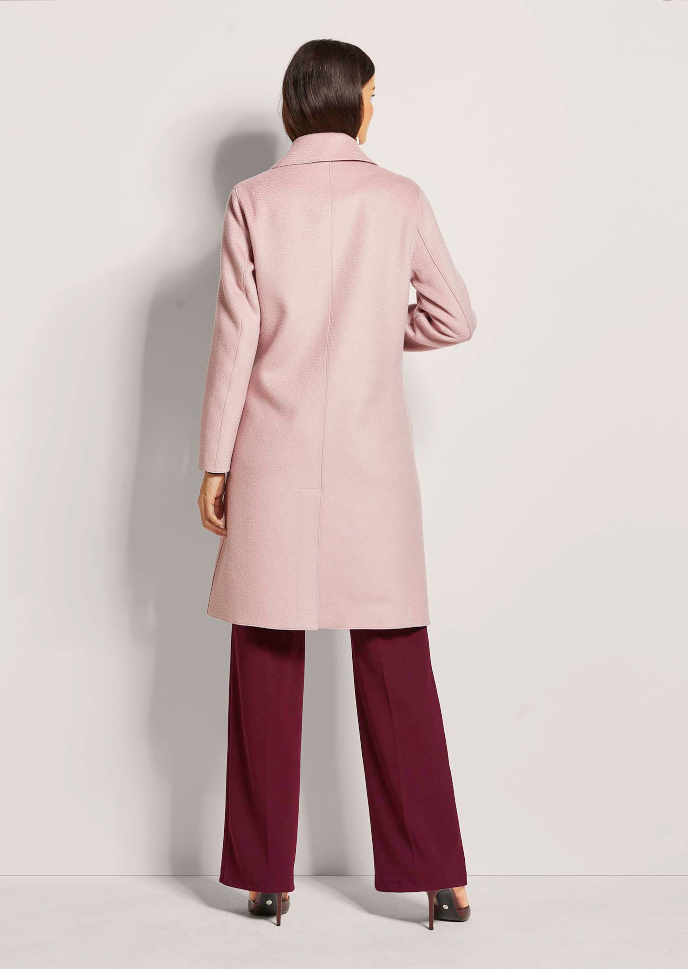 Coat in pale pink | MADELEINE Fashion