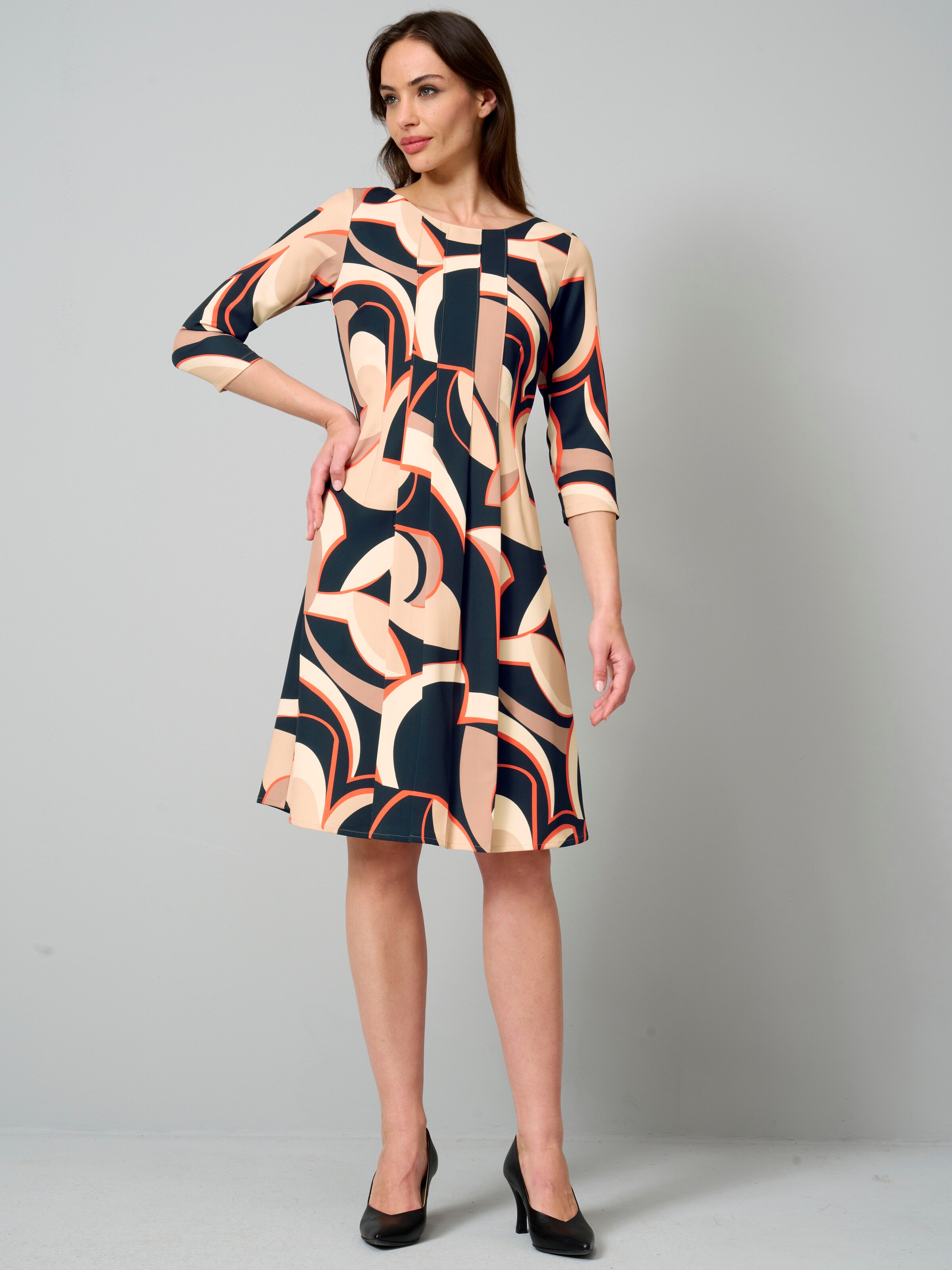 Kleid in grafischem Dessin 2