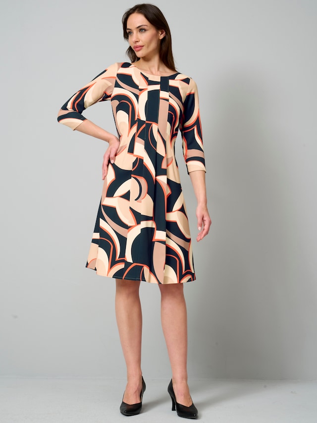 Kleid in grafischem Dessin 2