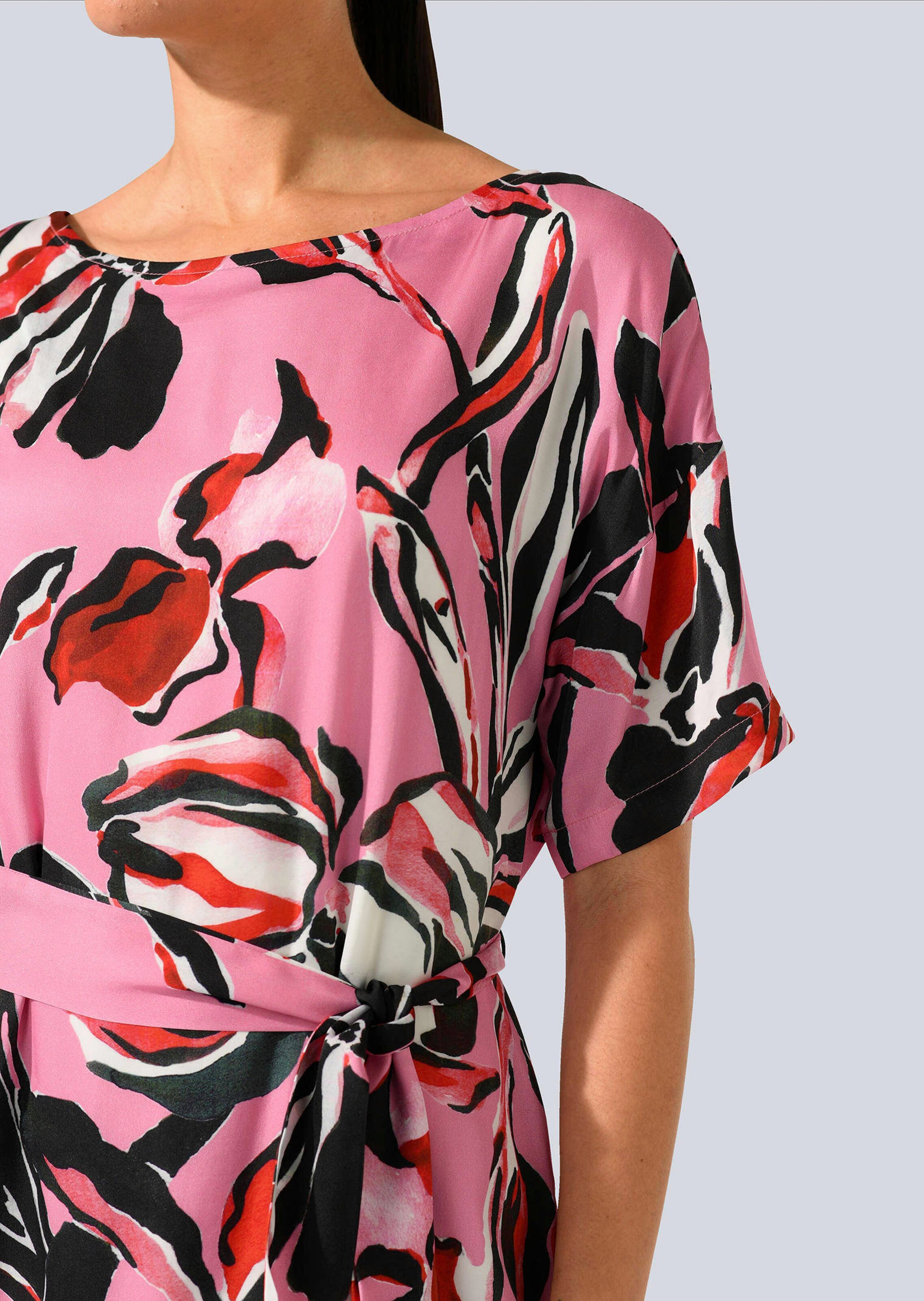 Kleid mit U-Boot Ausschnitt