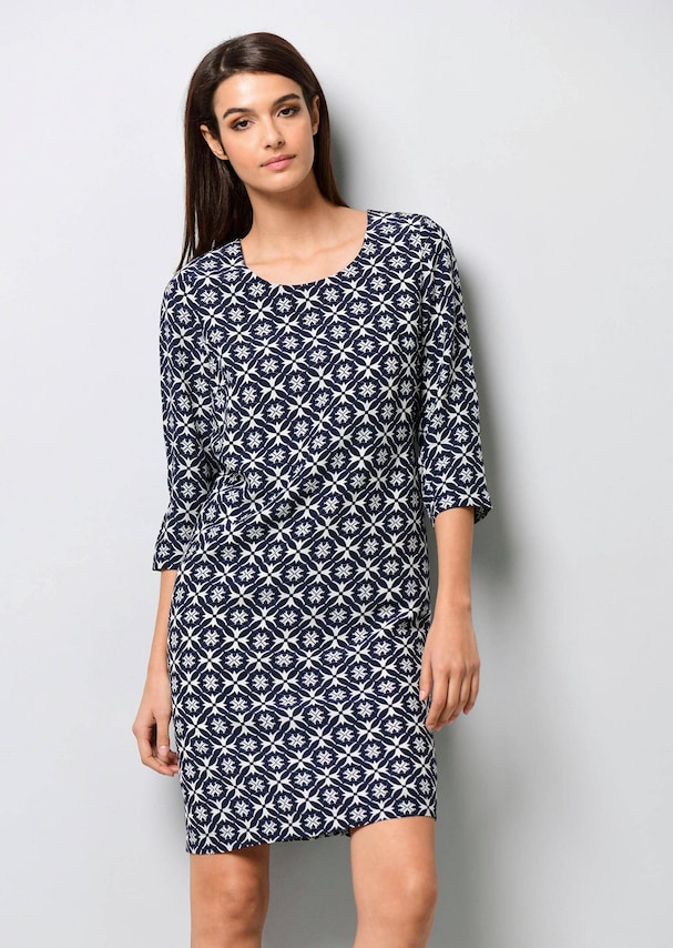 Kleid in gerader Form 5