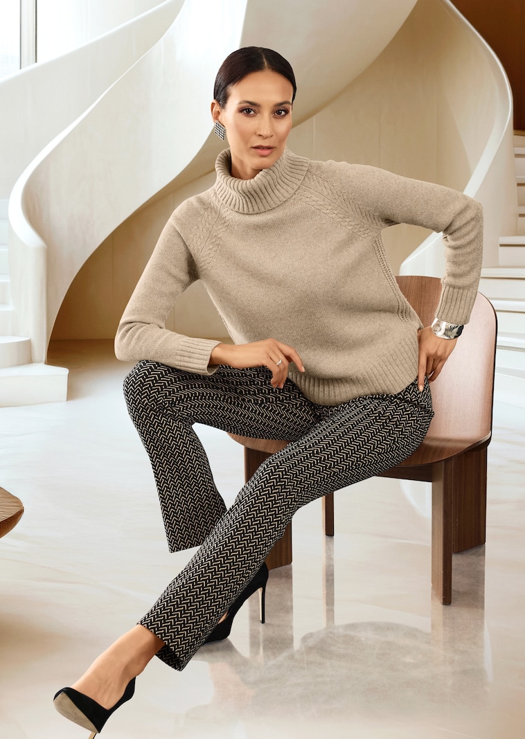 Rollkragen-Pullover in modischer Kurzform