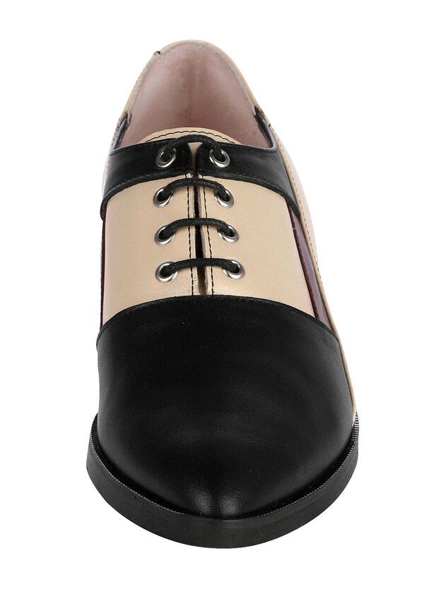 Schnürer mit spitzzulaufender Vorderkappe 2