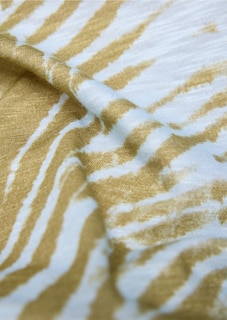 T-shirt flammée avec imprimé de feuilles thumbnail 3