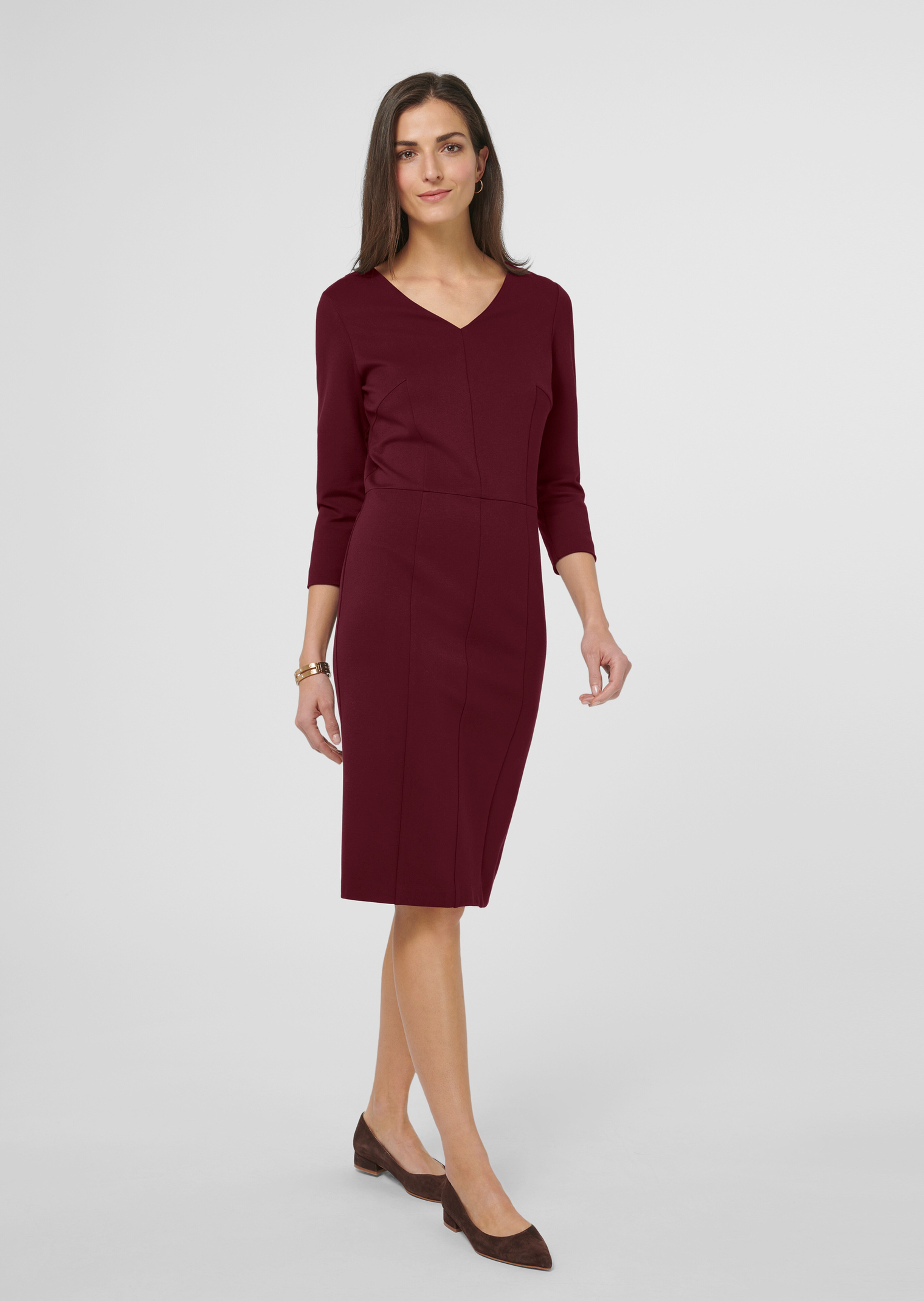 Zeitloses Etui-Kleid