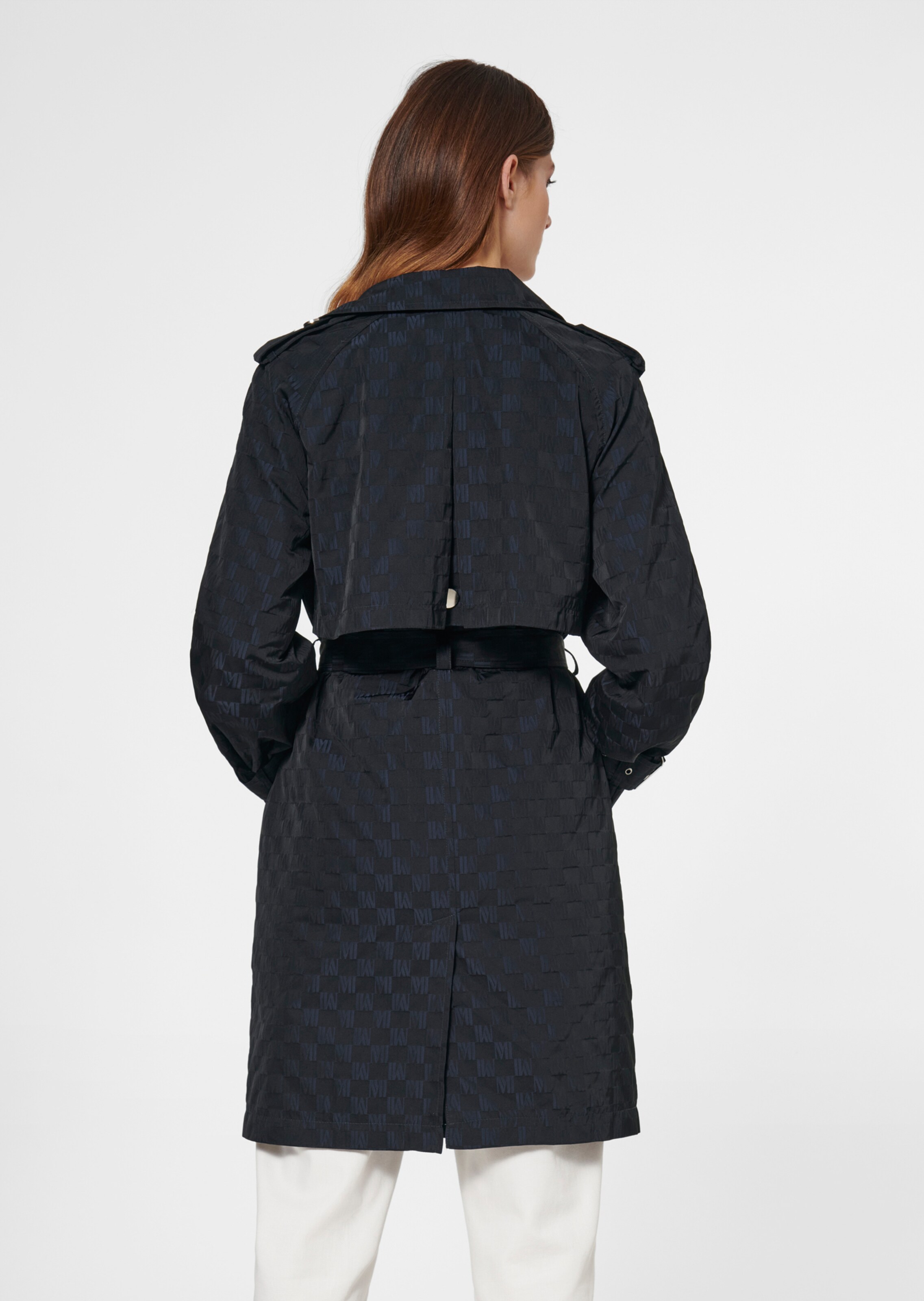Trench coat in navy | MADELEINE Fashion